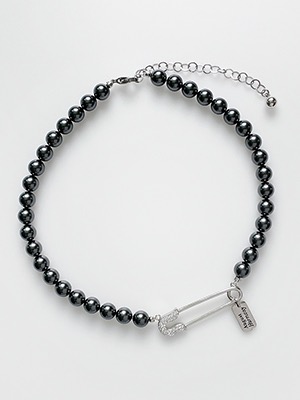 Safety pin Black Pearl Necklace
